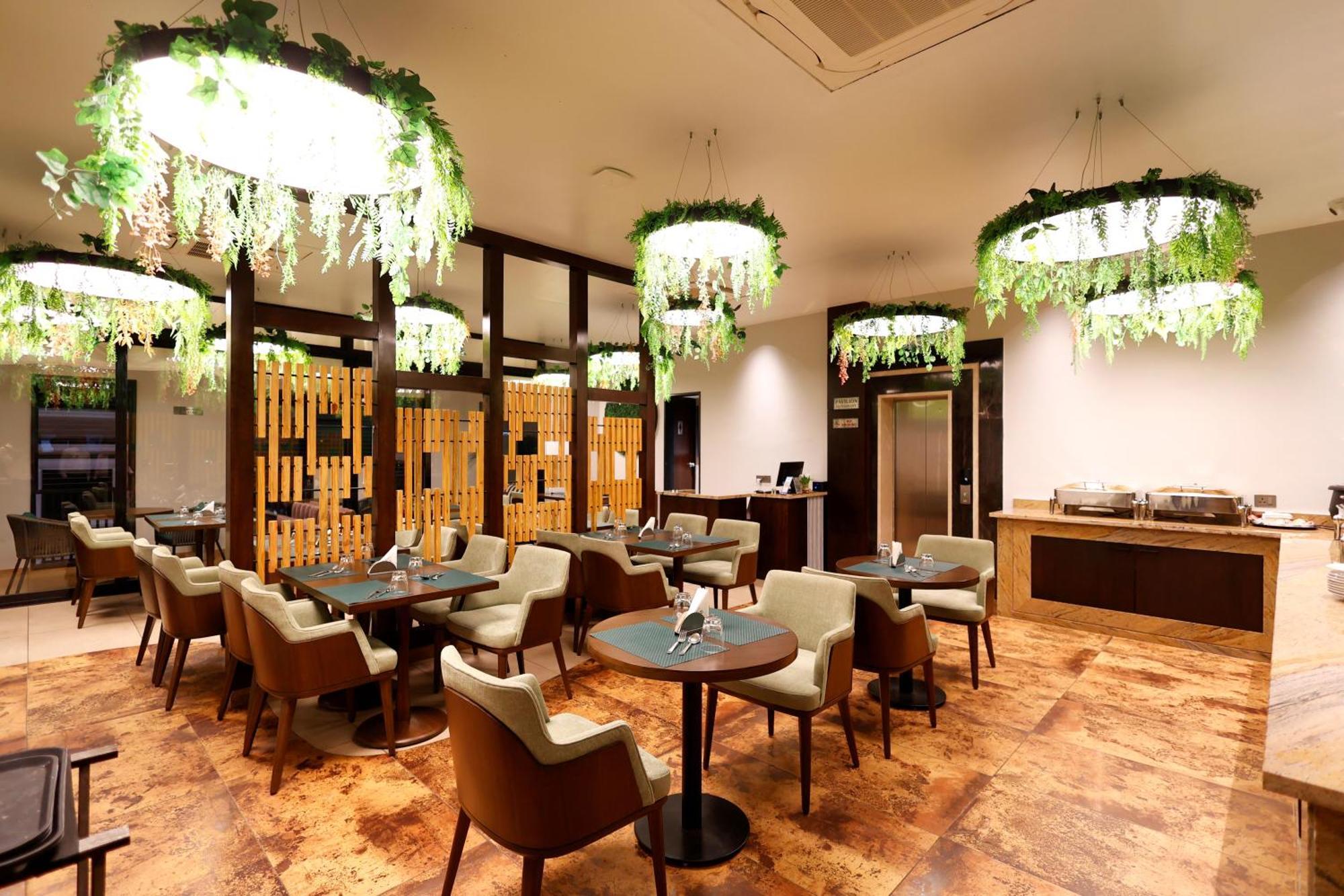 Quality Inn City Centre Варанасі Екстер'єр фото